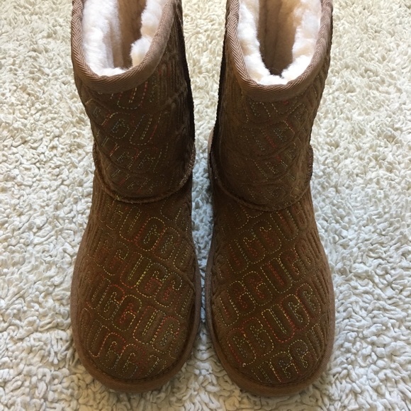 UGG - Picture 3 of 12